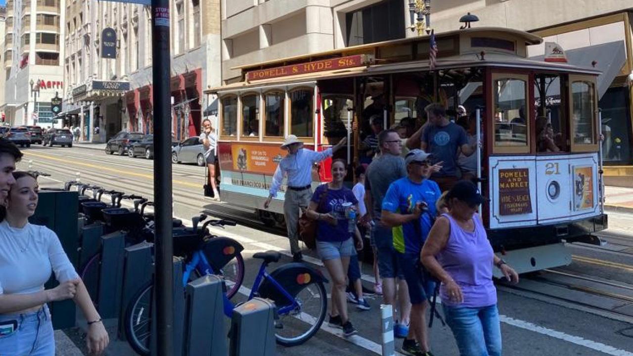 在三藩市堅持坐公共交通工具