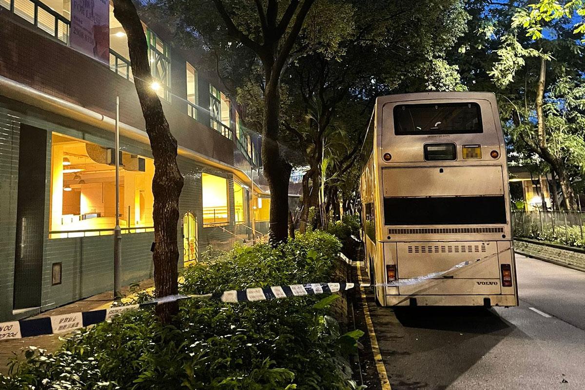 警方接報指粉嶺有退役巴士懷疑掛有假T牌。(網上圖片)