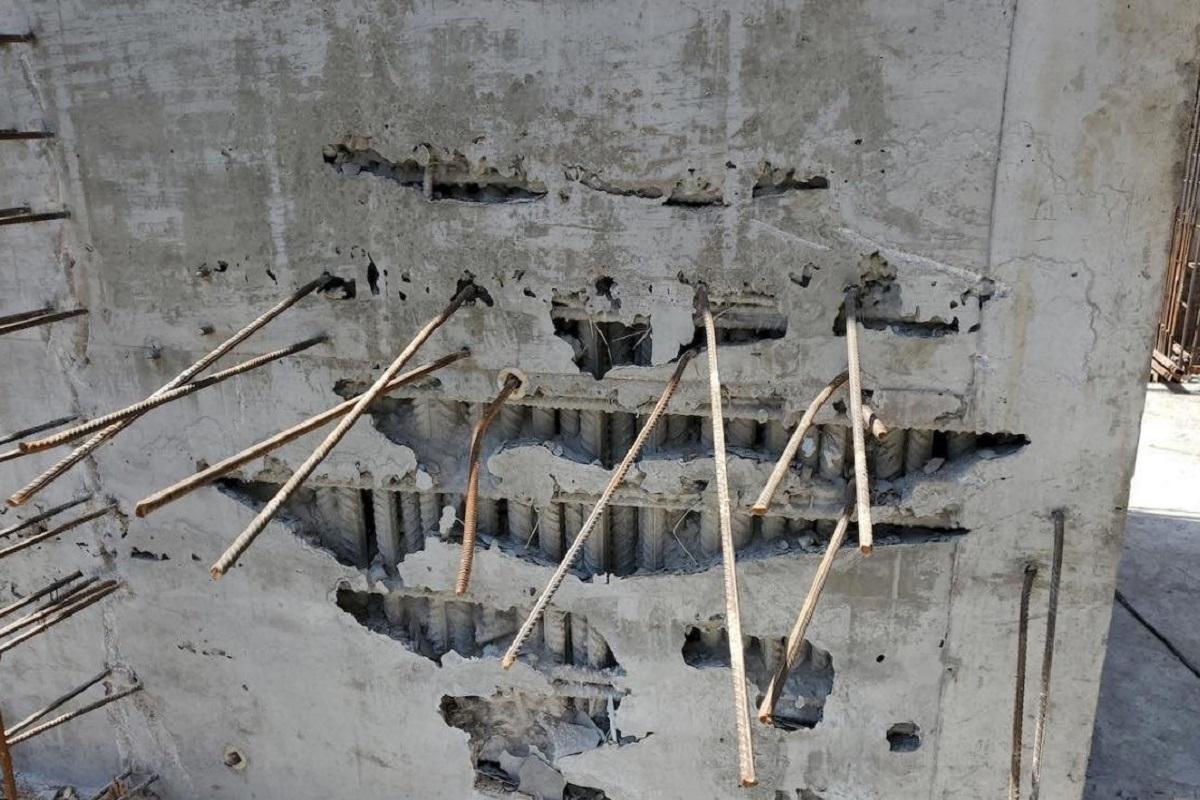 港大一座正重建的大樓出現「蜂窩狀」石屎。(潘焯鴻FB)