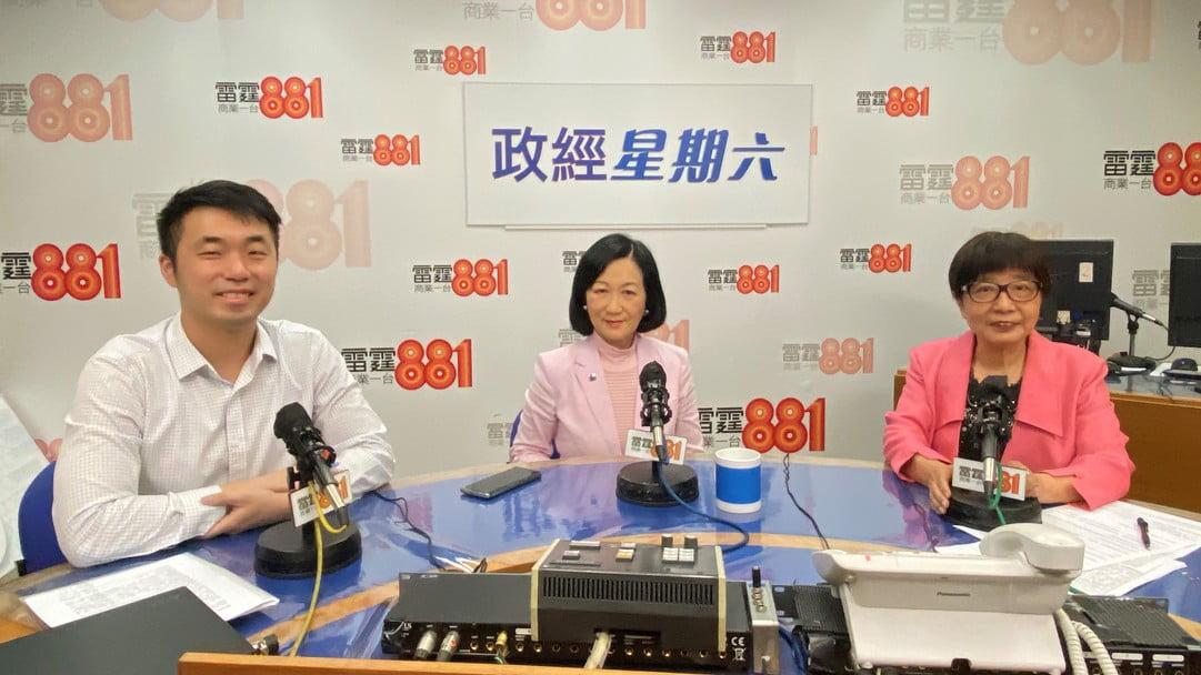 葉劉淑儀接受商台訪問。(商台圖片)