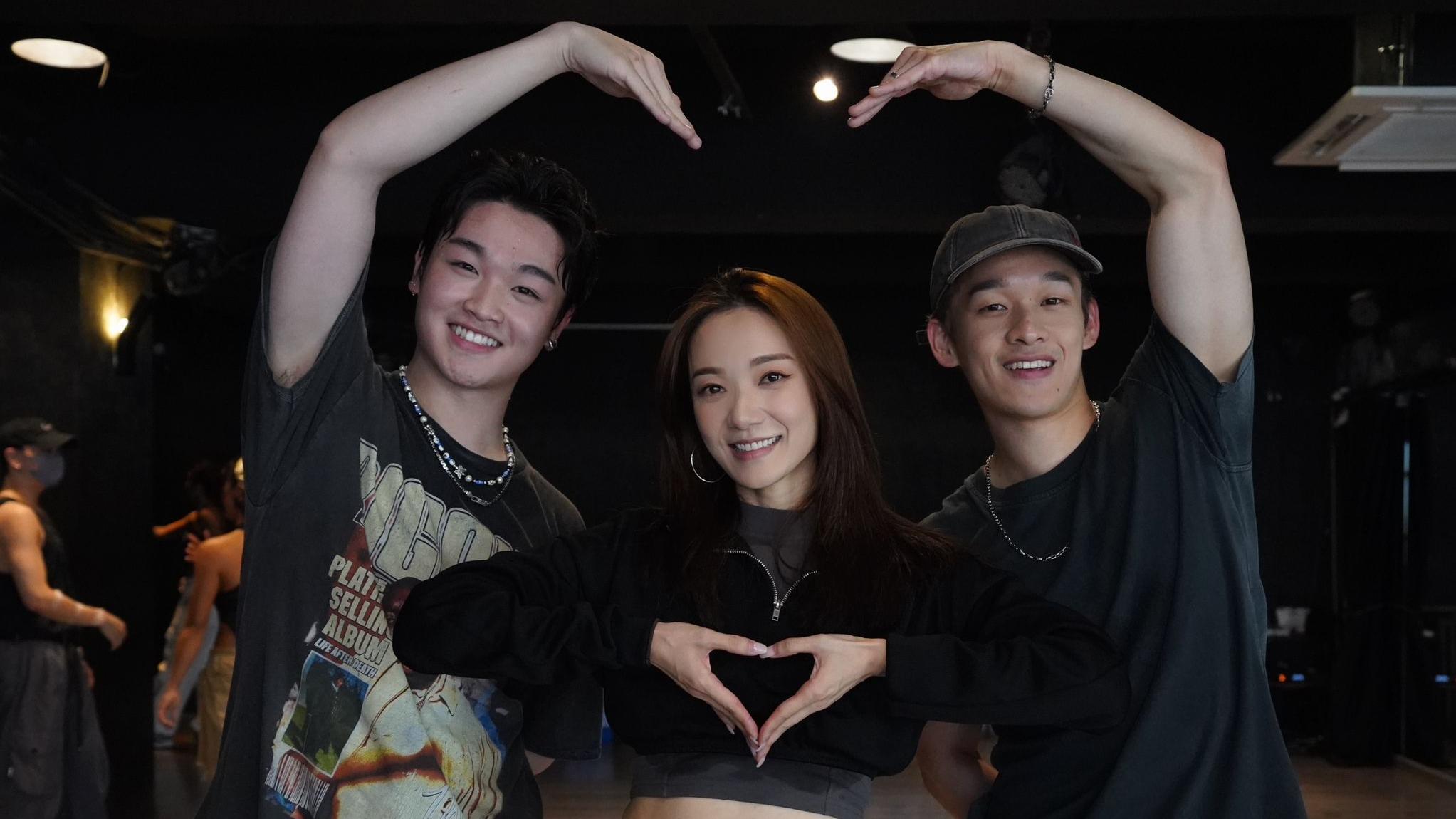 王君馨任《全民造星V》評判 邀1號王鋒18號Owen任處女個唱嘉賓