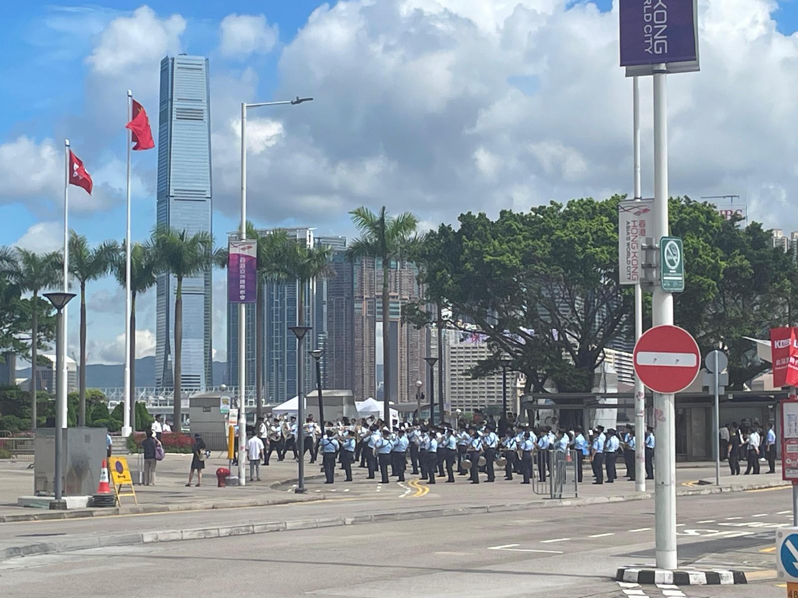 七一升旗禮在會展外的金紫荊廣場舉行，人員今日在現場綵排。