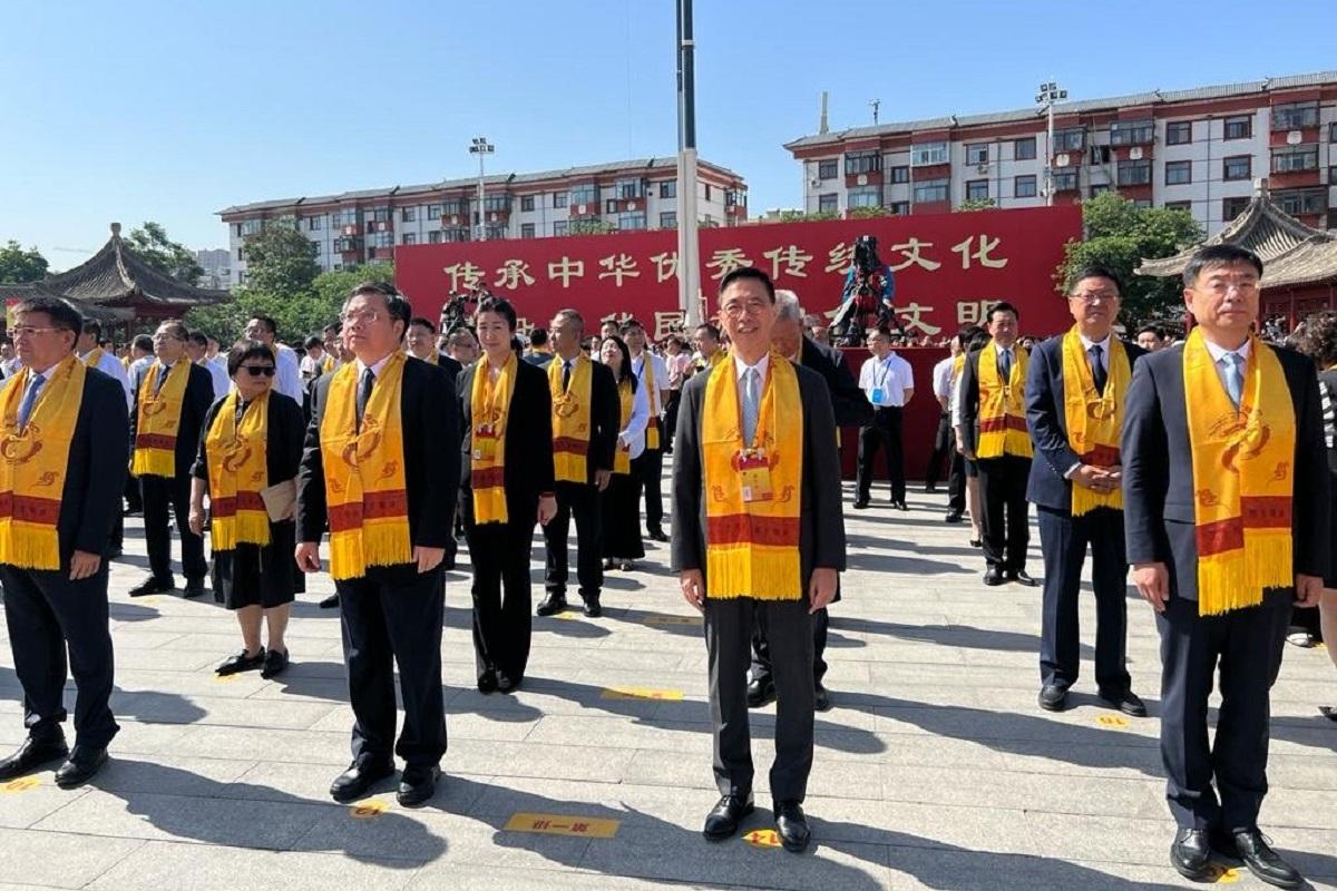 楊潤雄(第一排右二)參加公祭伏羲大典儀式。(政府新聞處)