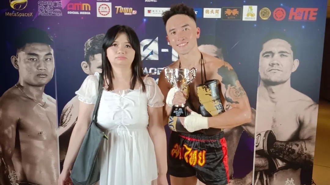 陳國峰首次上擂台大戰三個回合 獲薛影儀入場打氣