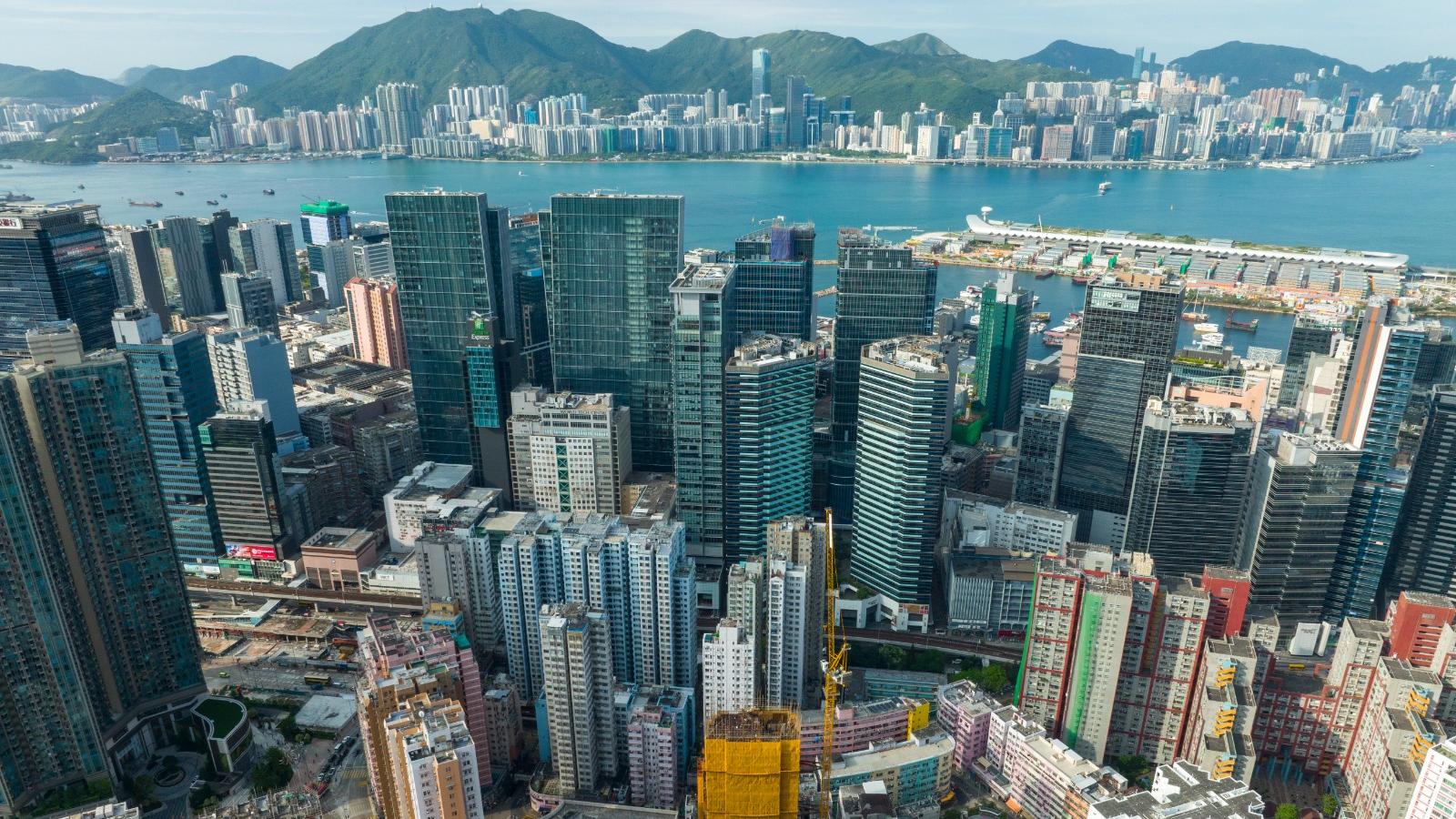 6月上半月整體樓宇買賣合約登記暫錄2,417宗，總值185.41億元，估計全月將按月分別下跌9.2%及14.7%，同創5個月新低。(資料圖片)