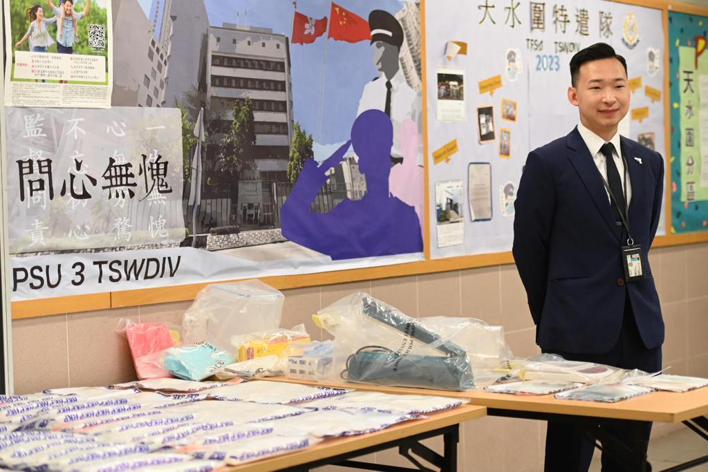 警方公布在天水圍檢獲約值500萬元的毒品。