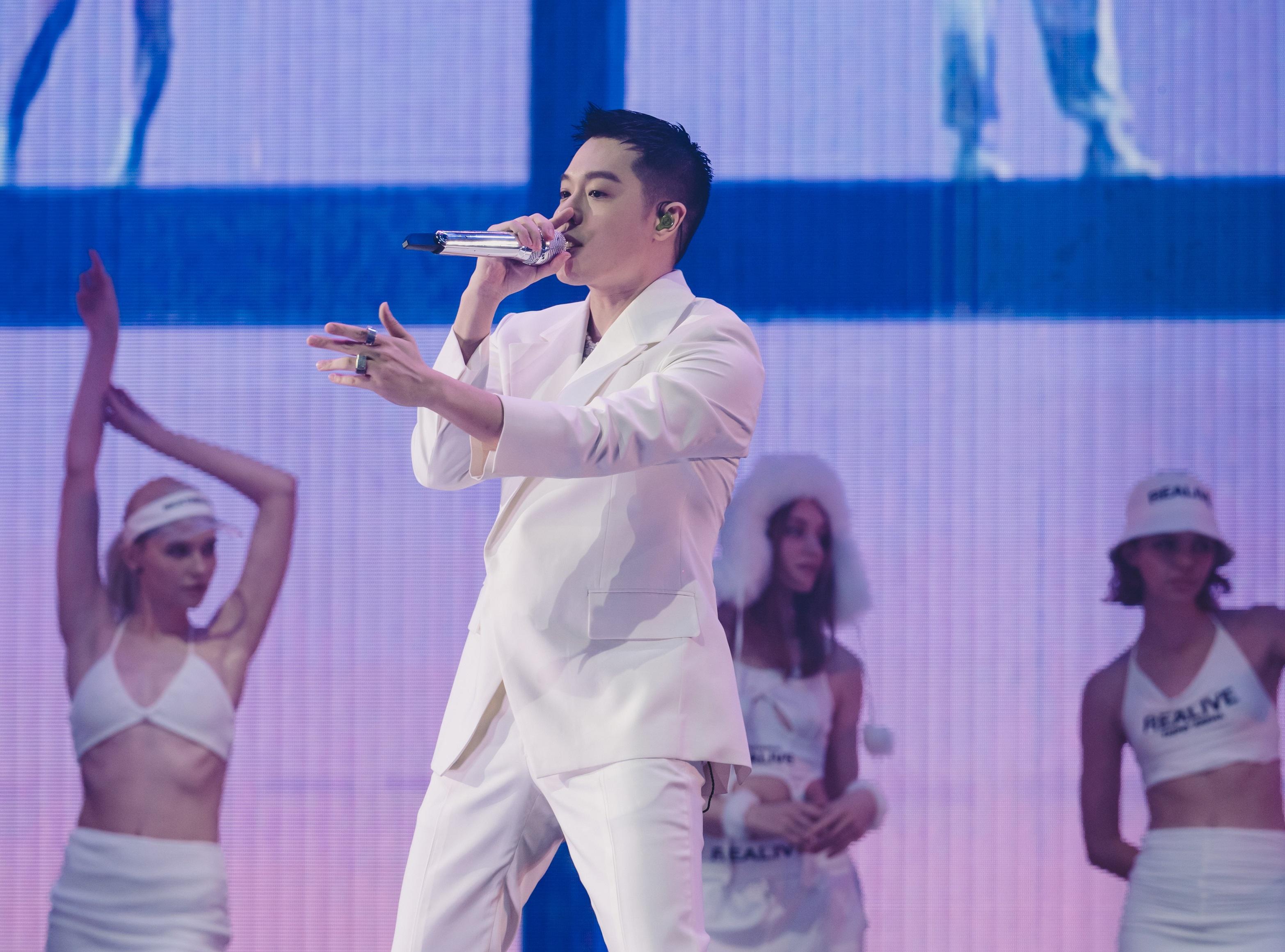 周湯豪演唱會｜首度來港開騷遇龍舟賽 周湯豪落台同fans零距離