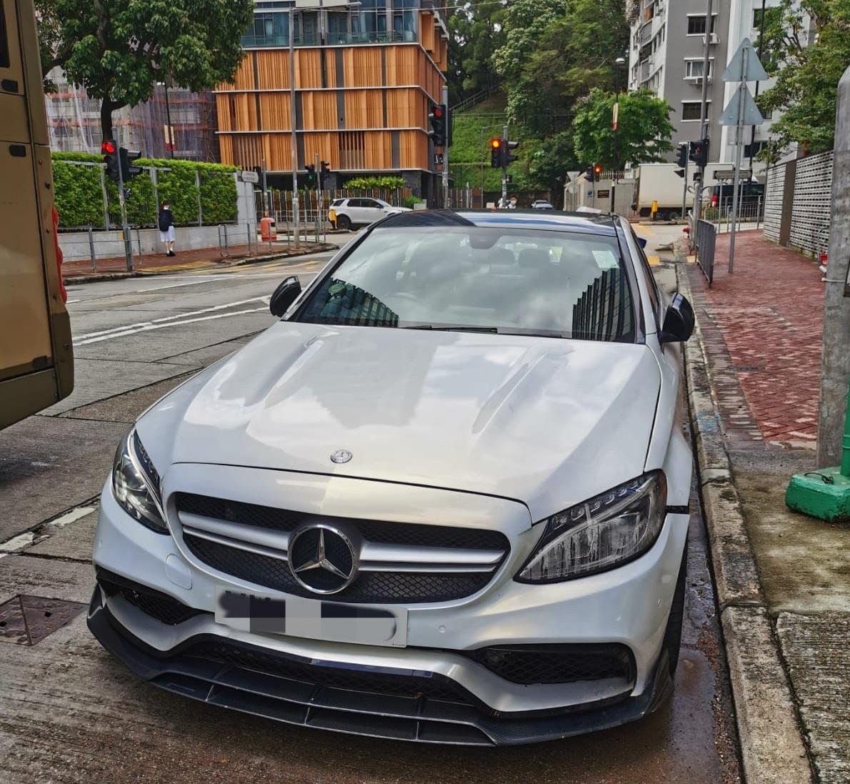 涉事的平治私家車。(警方圖片)