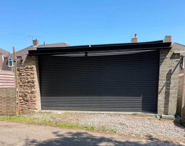 英國鄰里｜自建車房被投訴太高阻礙景觀 英退休警被迫斥近14萬改造︰我唔明有咩問題 !