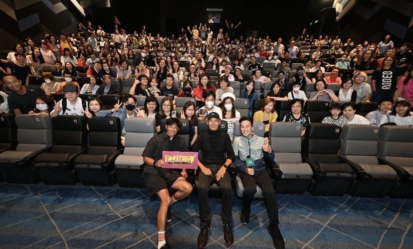 別叫我〝賭神〞｜周潤發新片開畫4天破5百萬票房 徒步跑到戲院謝票