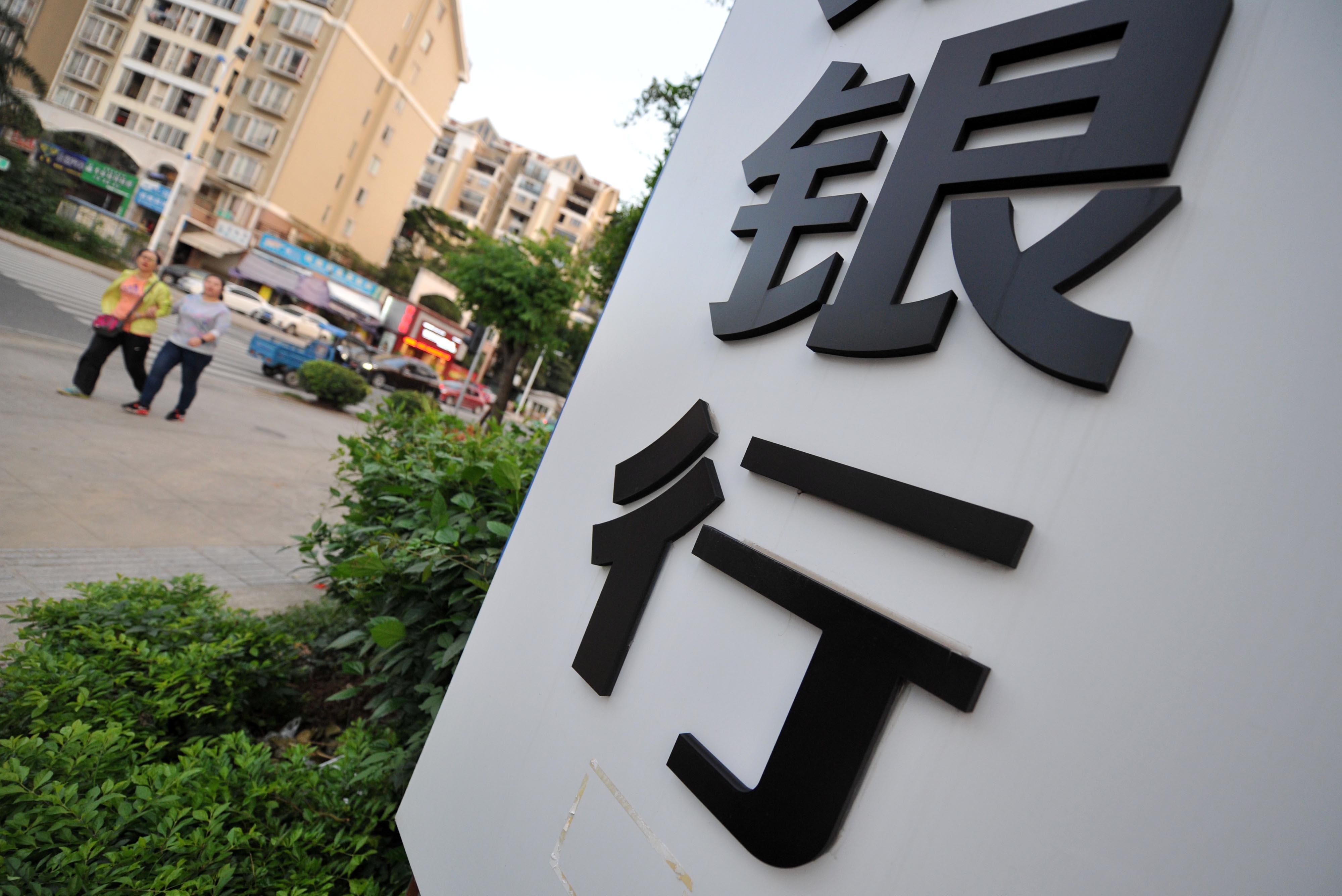 港股收市｜牛證血流成河！恒指瀉577點失萬九關 內銀除淨齊領跌