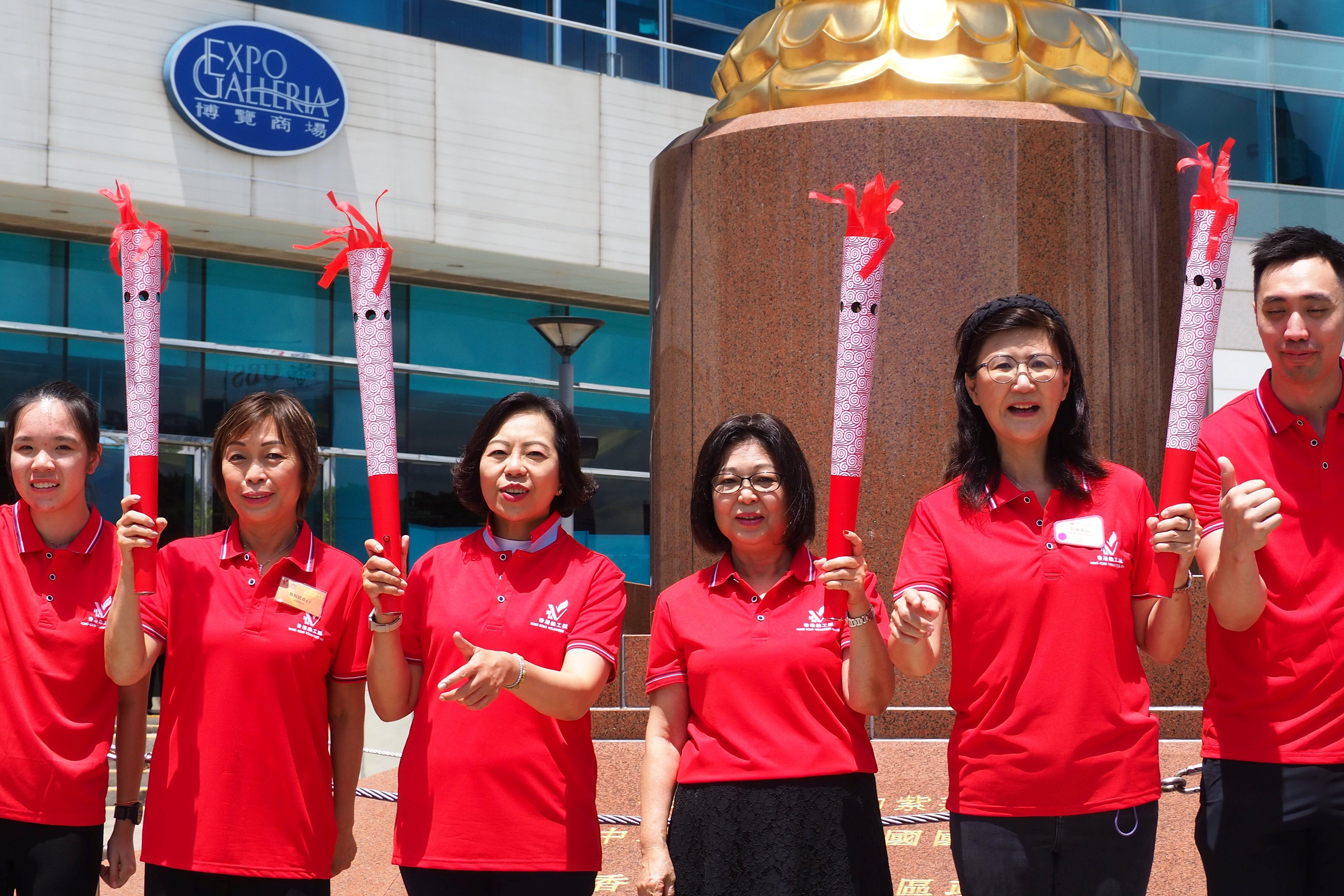 李林麗嬋, 彭韻僖, 啟動禮, 火炬。