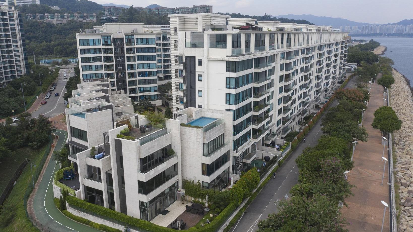 大埔白石角豪宅屋苑天賦海灣最新錄大額租賃成交，區內客以5.2萬元承租中層全海四房雙套戶，呎租30.5元。