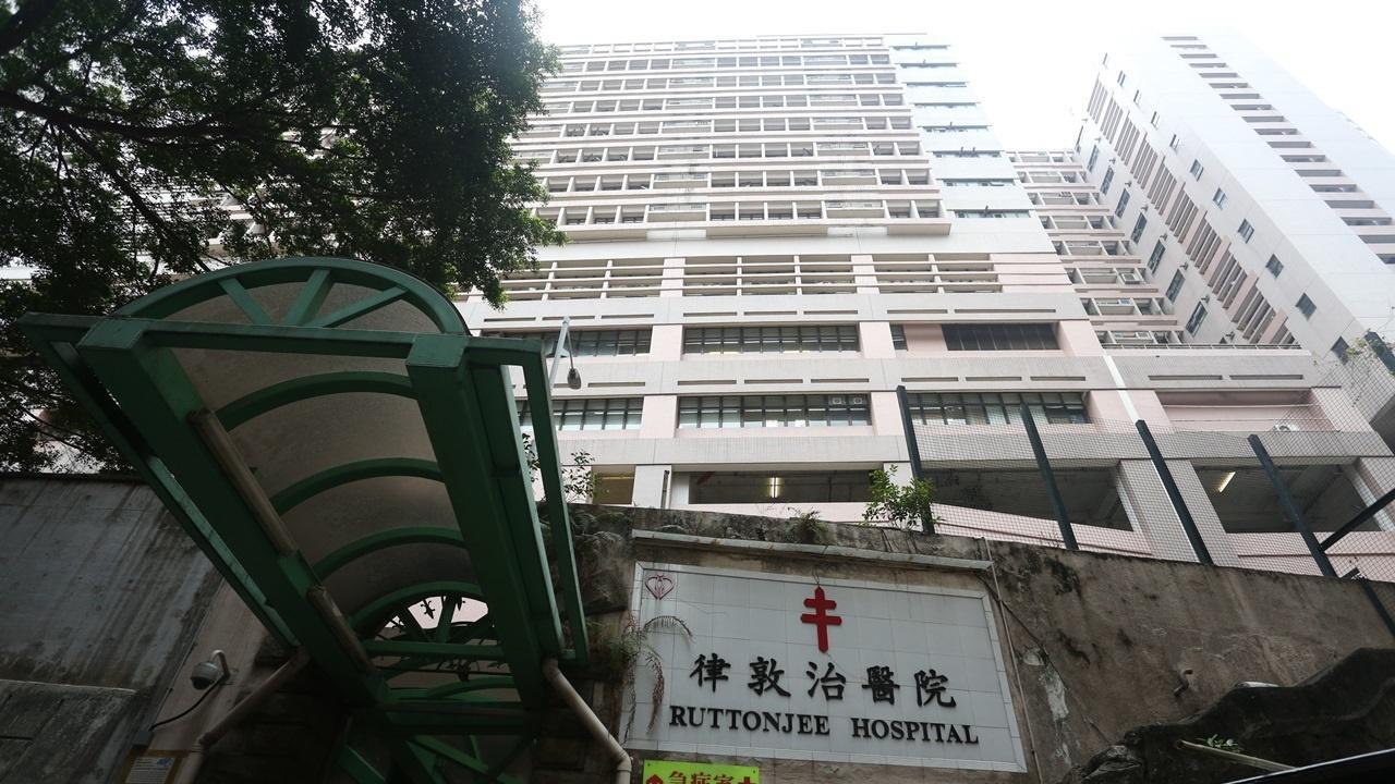 入境事務大樓76歲老翁闖職員通道 揮拐杖情緒激動送院