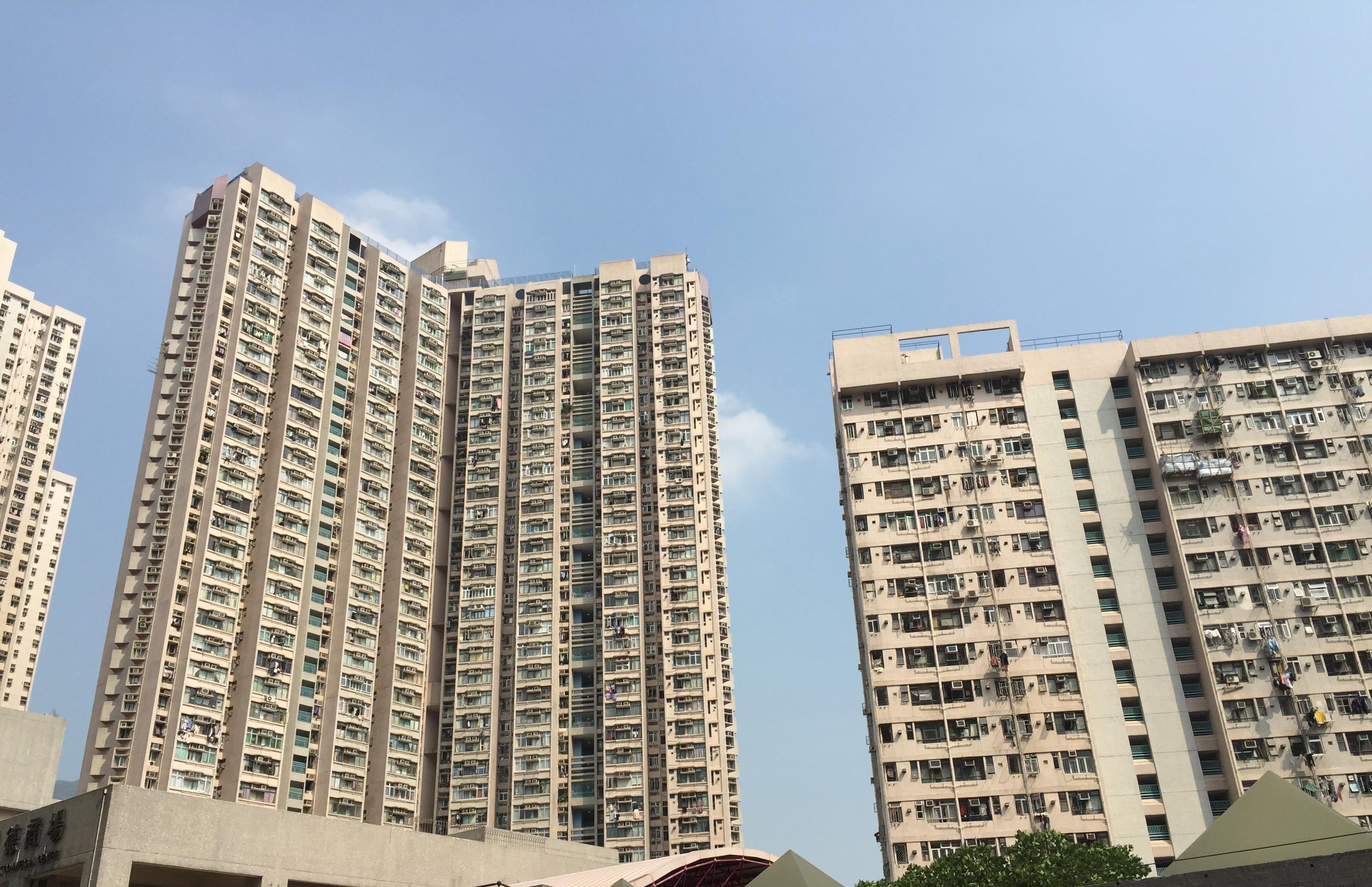 黃大仙修樹工暴曬中暑暈倒 平台墮下安全帶保命半天吊