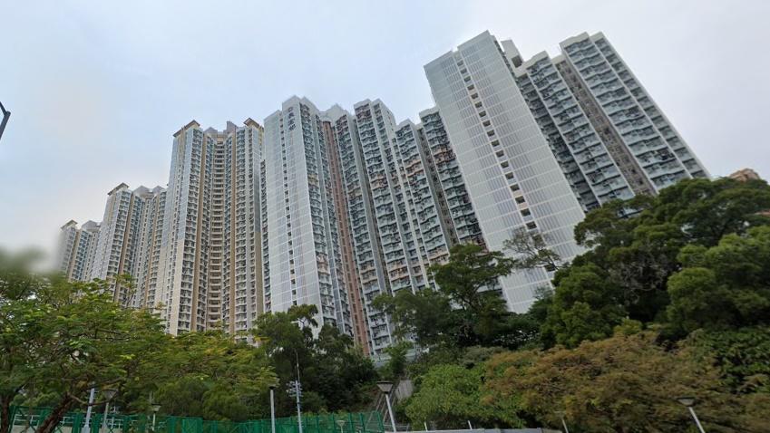 青衣長宏邨20歲女燒炭，父親發現惜太遲。(Google Map)