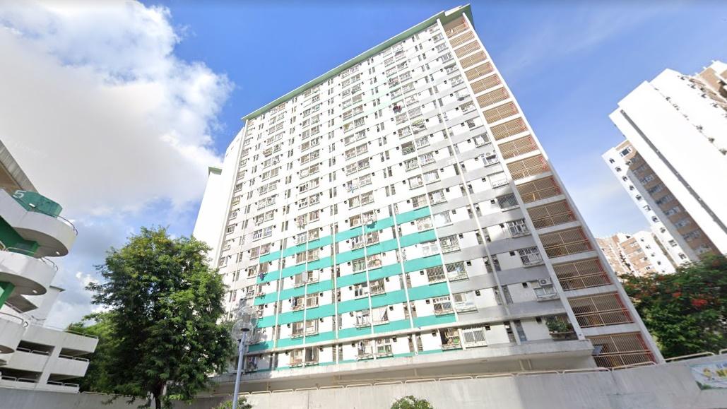 九龍灣啟業邨女子高處墮下，傷重不治。(Google Map)