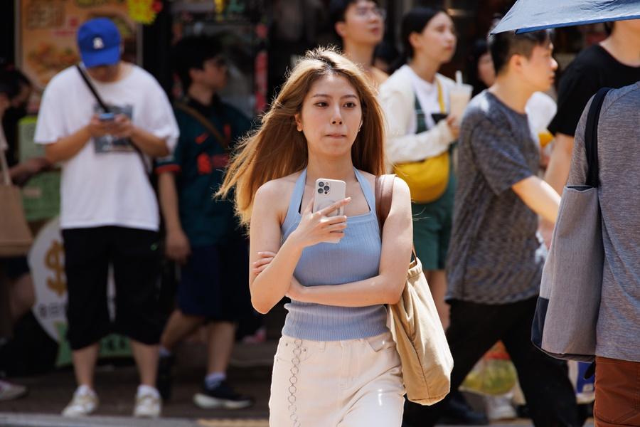 本港天氣今日天晴酷熱，最高氣溫約34度。(資料圖片)