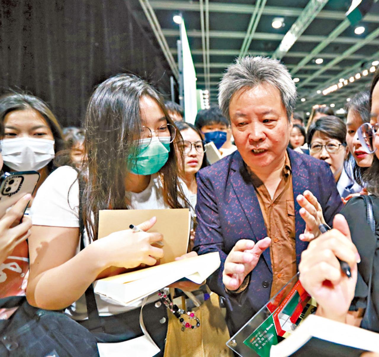 余華講座萬人報名 貿發局火速應變加場滿足書迷