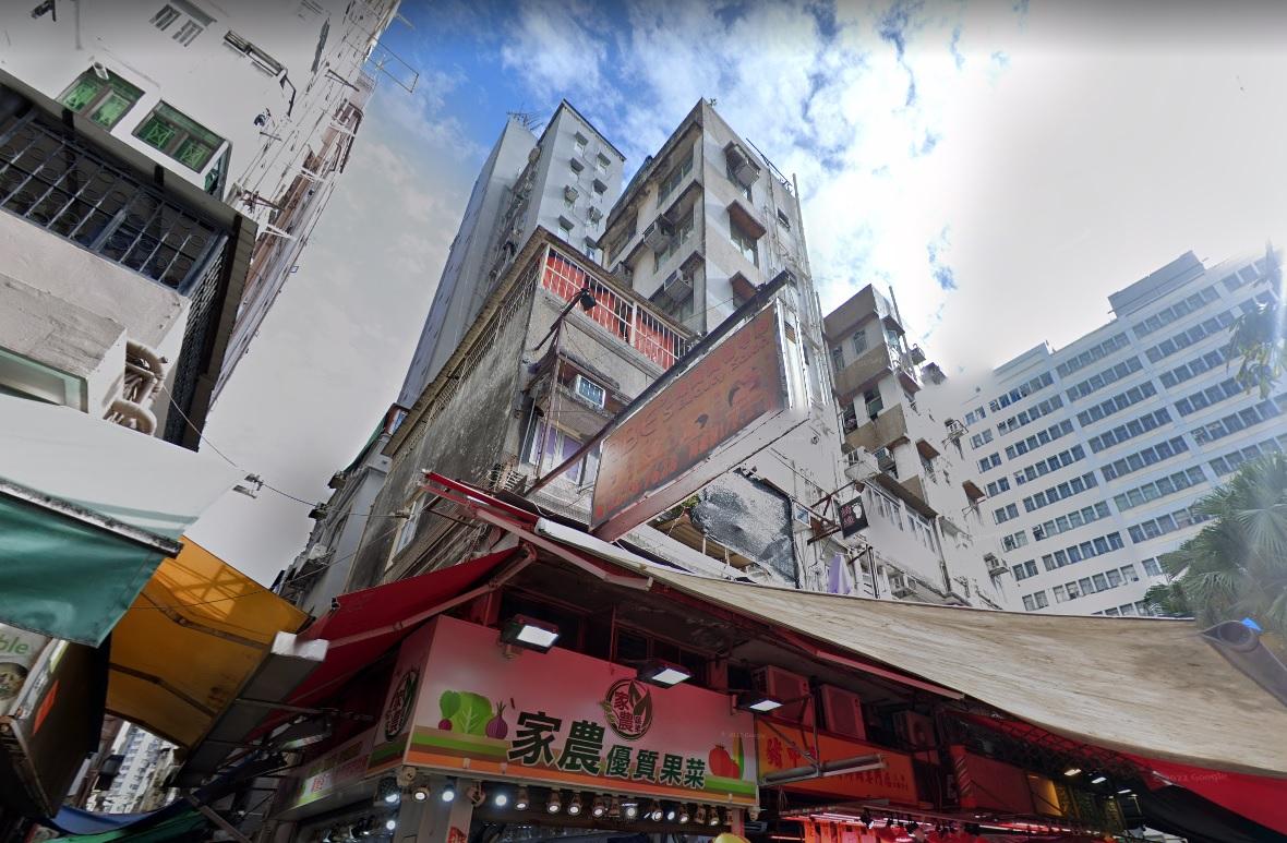 元朗單位疑叉電器起火　男戶主及時逃出輕微灼傷