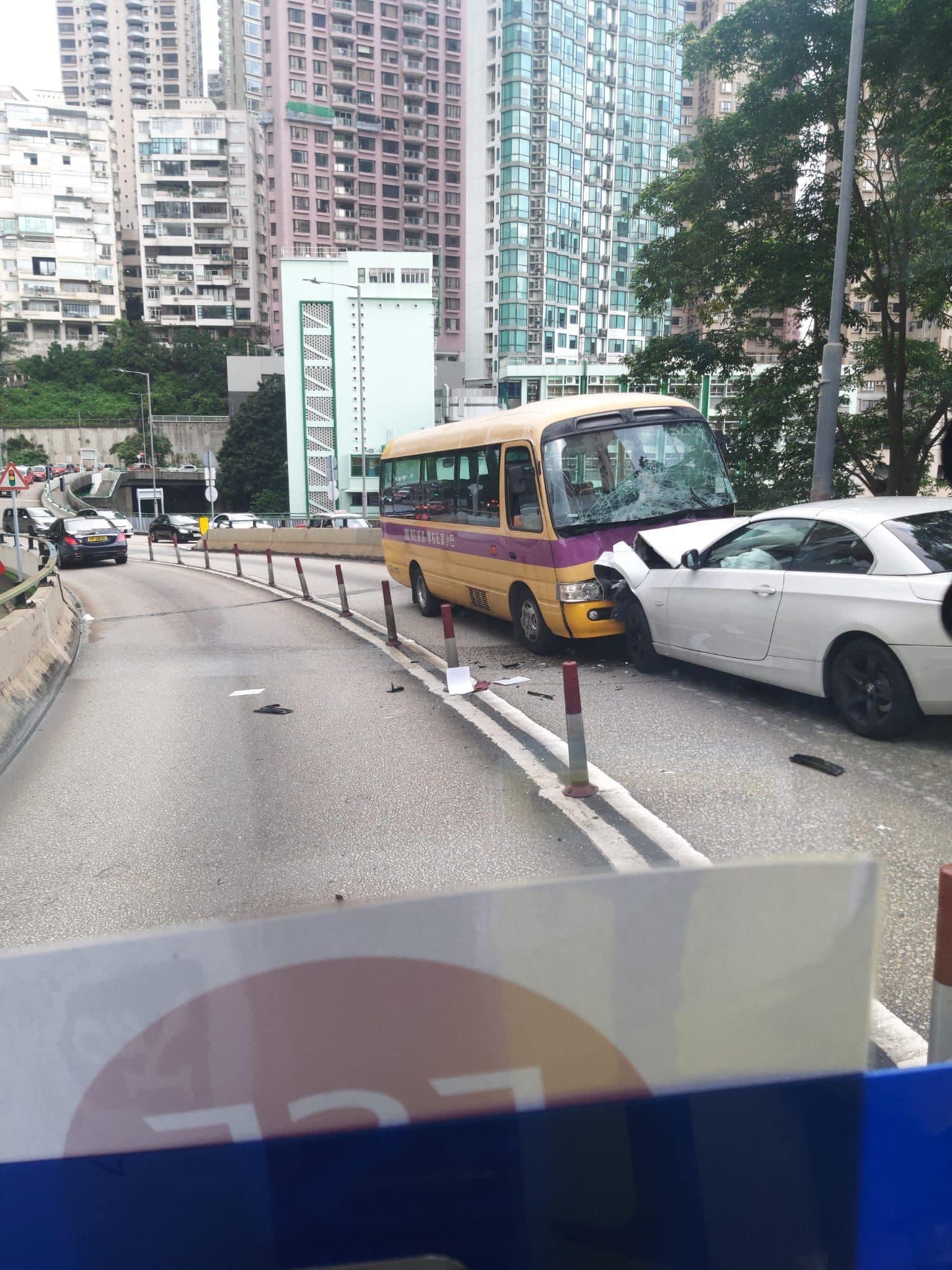 羅便臣道3車相撞2傷　寶馬越線迎面撞兩校巴