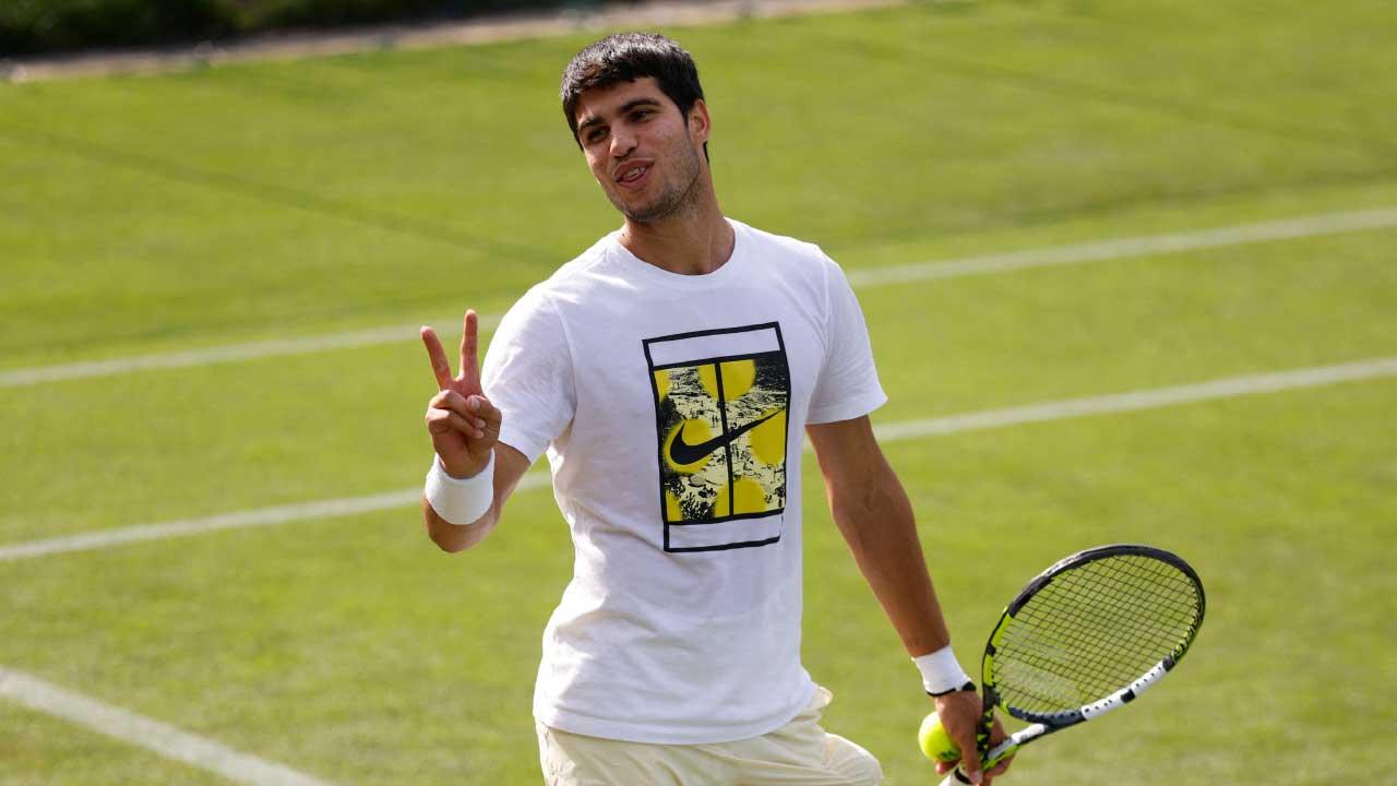 溫布頓｜「世一」艾卡拿斯 麥維迪夫分途出擊