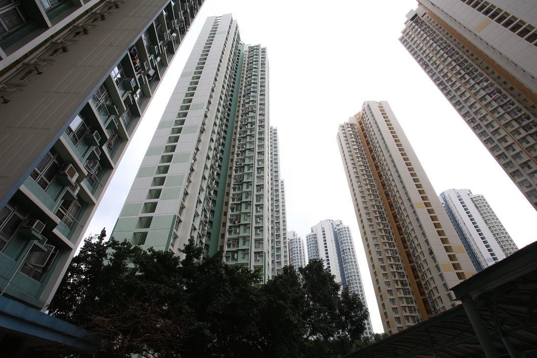 東涌63歲老翁不滿清潔工手推車亂撞　疑持刀恐嚇被捕