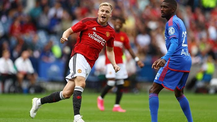 雲迪碧克在對里昂攻入致勝一球。(路透社)