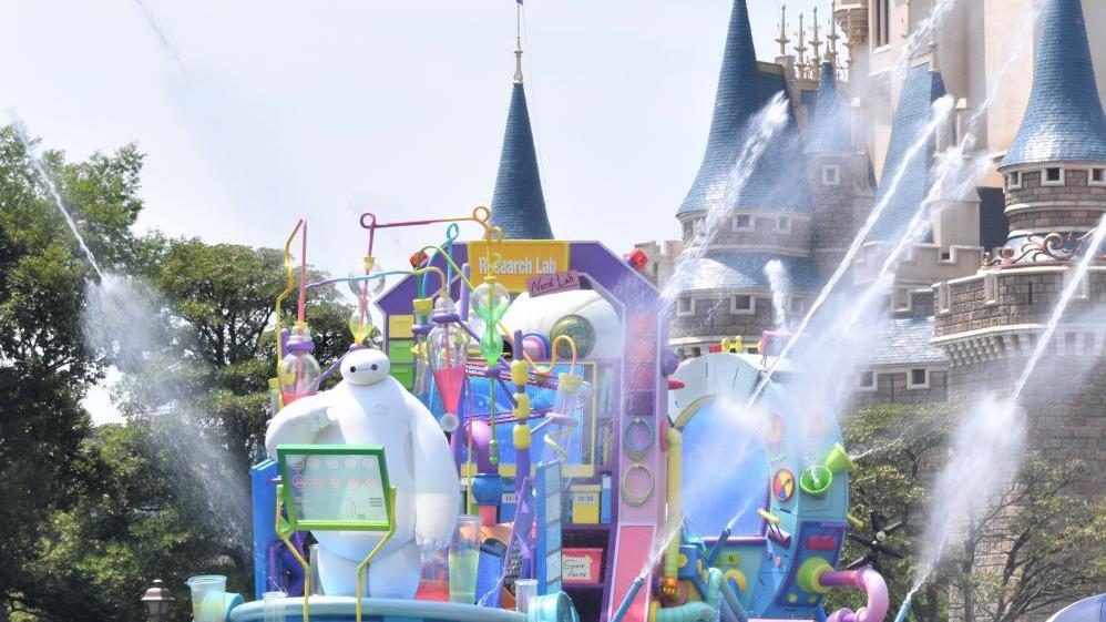 東京迪士尼因為天氣炎熱，今日停止多項戶外活動。(網上圖片)