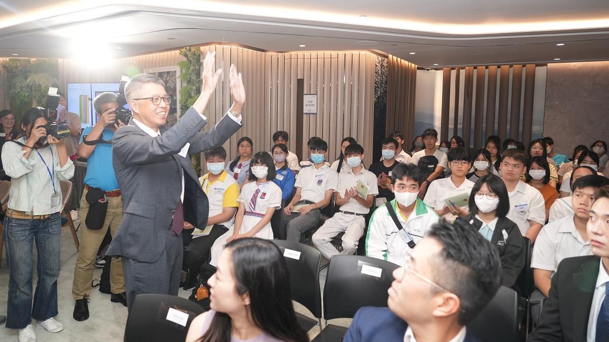 「學校起動」職場體驗計劃 下同周一起動 三十家商業機構為高中學生提供實習職位