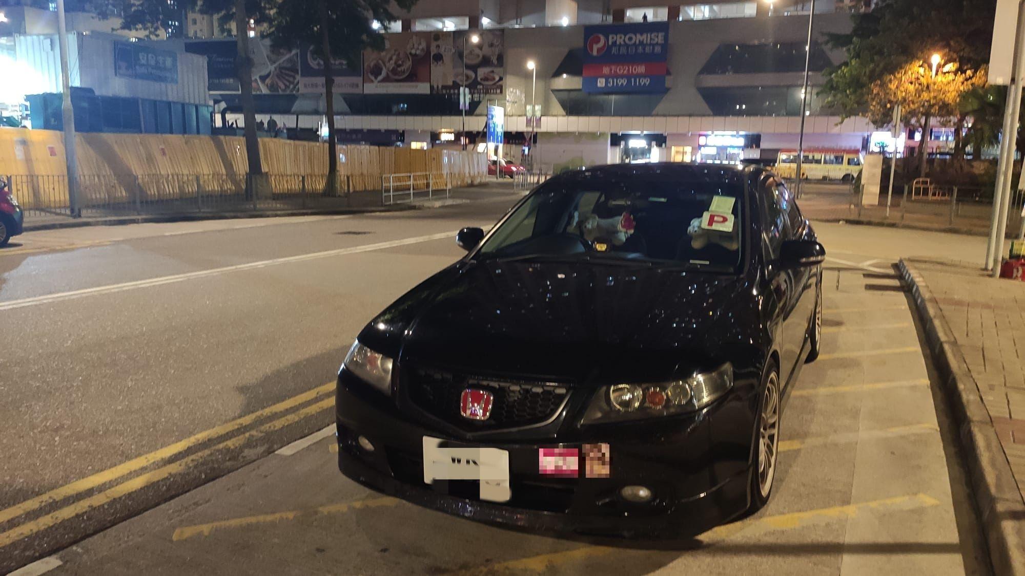 警凌晨截查兩可疑私家車　揭兩司機停牌駕駛兼無第三保