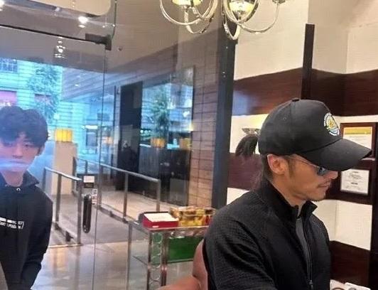 謝霆鋒與16歲大仔Lucas澳洲滑雪被捕獲