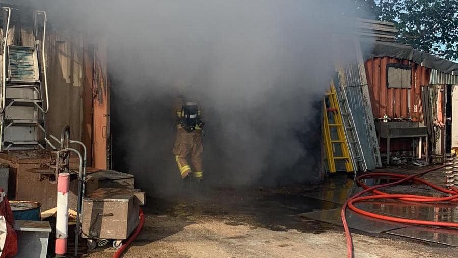 大埔洞梓貨倉起火　消防到場撲救