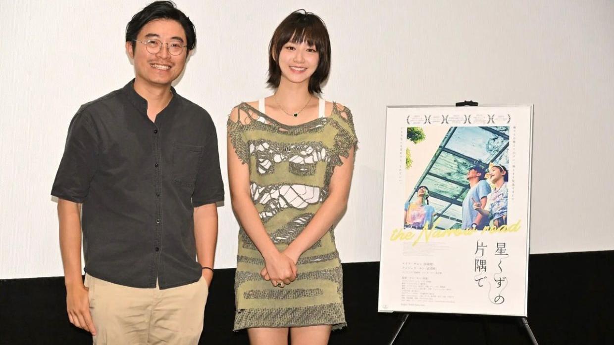 袁澧林抵達東京宣傳《窄路微塵》 與導演林森現身戲院見日本影迷