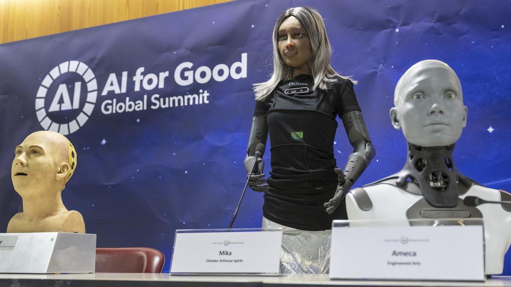 AI機械人回答記者尖銳提問。(美聯社)