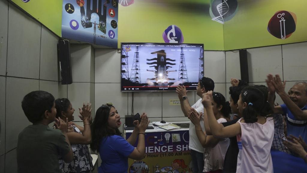 印度發射探月火箭上太空。(美聯社)