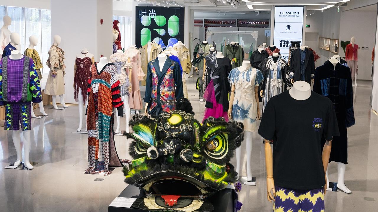 「FASHION MELTING ⼤灣區時尚巡迴展」 創意新浪潮席捲深圳 85件匠心之作盡顯設計時尚生命力