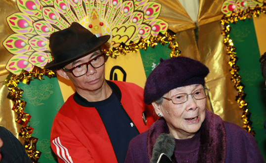 梅艷芳兄長梅啟明（左）參加《中年好聲音2》海選。