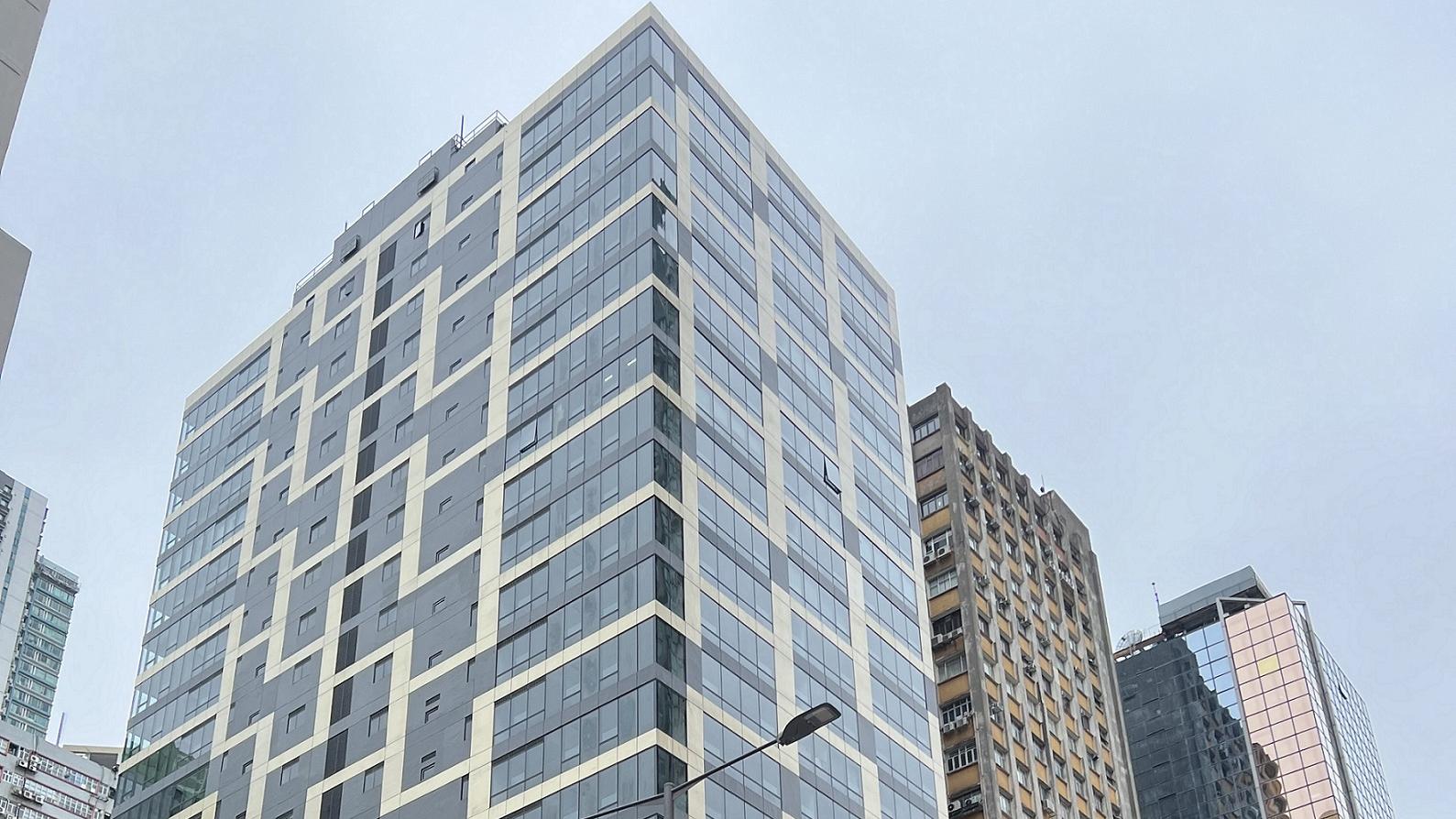 荃灣翻新工廈物業形方，現有多個分層單位放租，當中包括2個面積逾兩萬方呎全層單位，呎租約14元，屬區內罕有放租的大面積全層租盤。