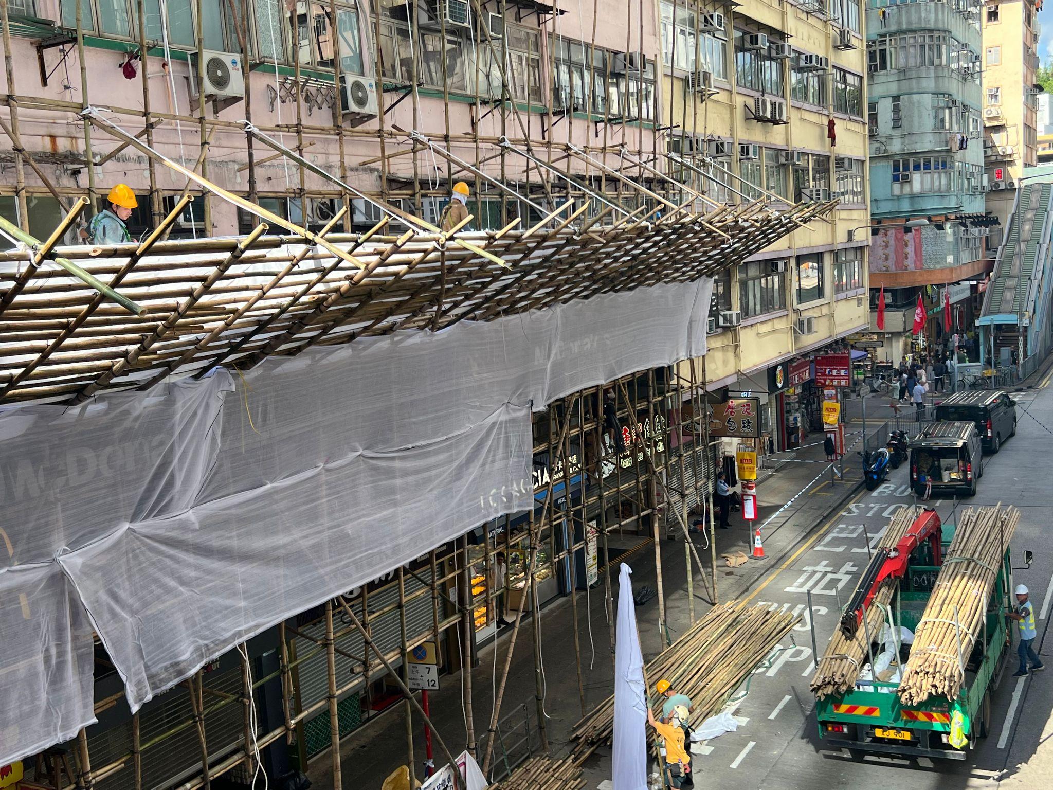 旺角冧石屎｜何鉅業指外牆逾10個僭建簷篷鬆脫風險相若　倡先拆僭建