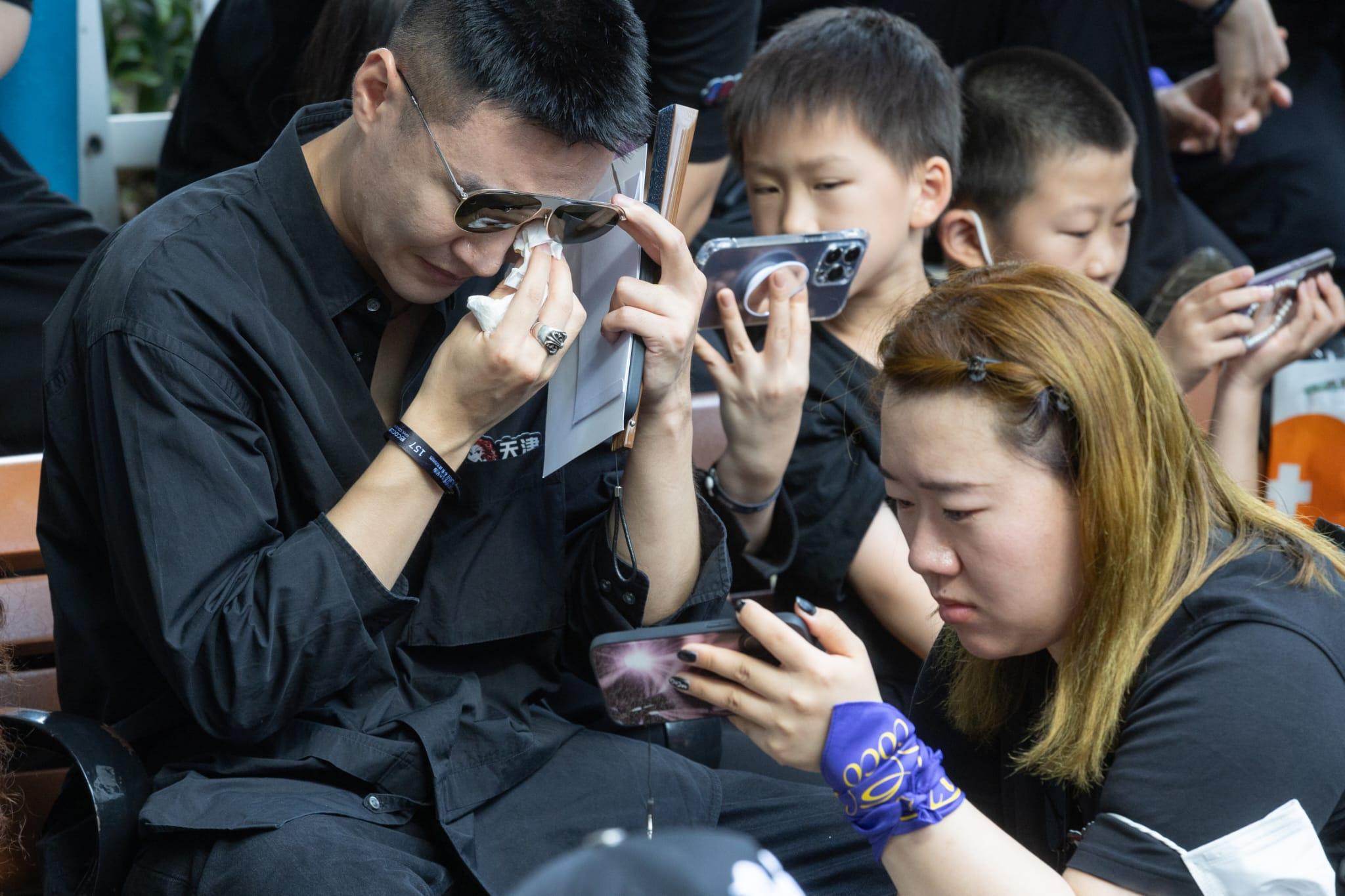 李玟Coco設靈｜歌迷看追思會哭別偶像 韓紅李克勤到場致哀