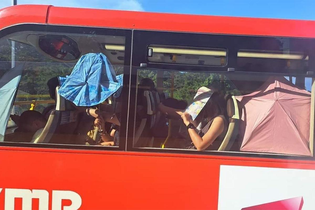 有網民發現旁邊巴士最少3人開遮擋太陽。(網民家寶@FB群組「屯門公路塞車關注組」)