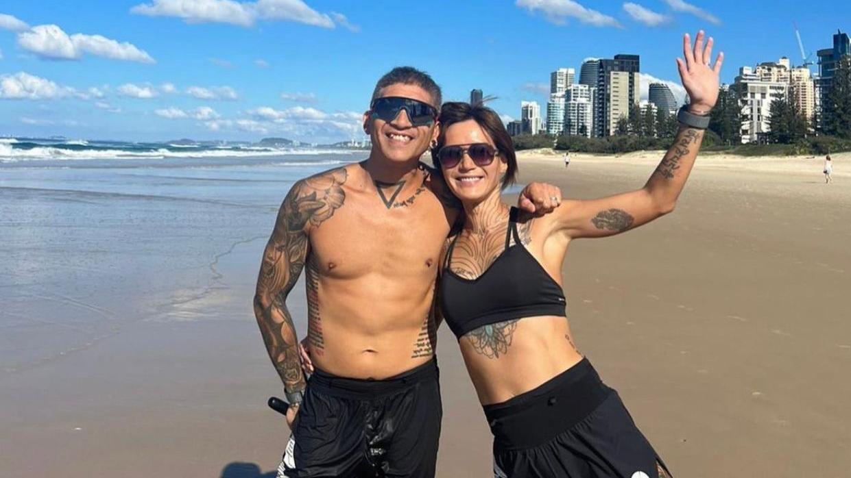 盧巧音病癒飛澳洲參加馬拉松 黃金海岸留影高呼：無撼了