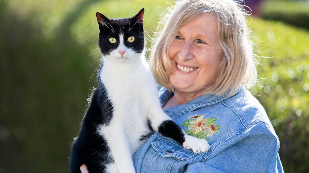 英國「年度之貓」唔係貓而係人？識叫聽電話 日頭識速遞 半夜化身看更