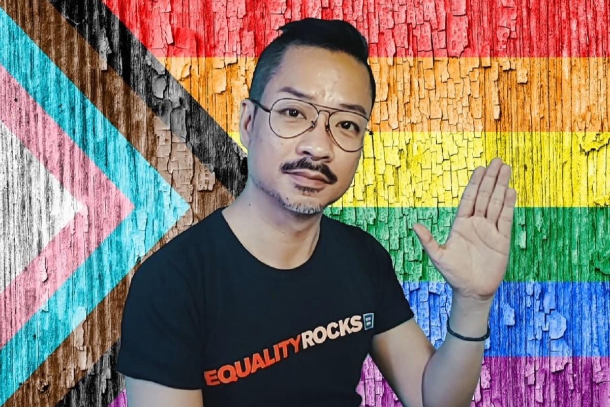 《自己人》主持梁兆輝在最新一集節目公布停播消息。(《自己人》FB)