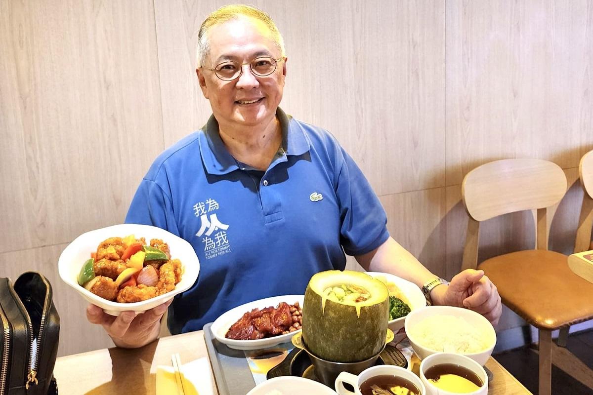 張宇人排咗陣長龍，成功買到冬瓜盅二人小菜套餐做晚餐。(張宇人FB)