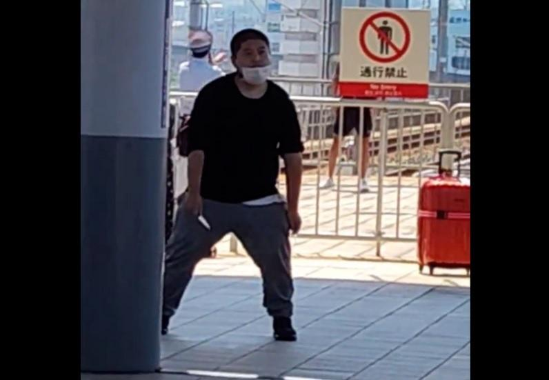 關西機場列車斬人案｜施襲者持3把刀 目擊者︰他發出奇怪的尖叫聲