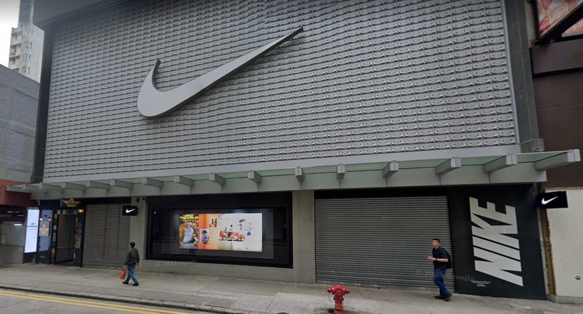 位於尖沙咀加連威老道的4層高NIKE專門店於日前結業，據悉，該舖高峰期月租曾高達228萬元。(網上截圖)