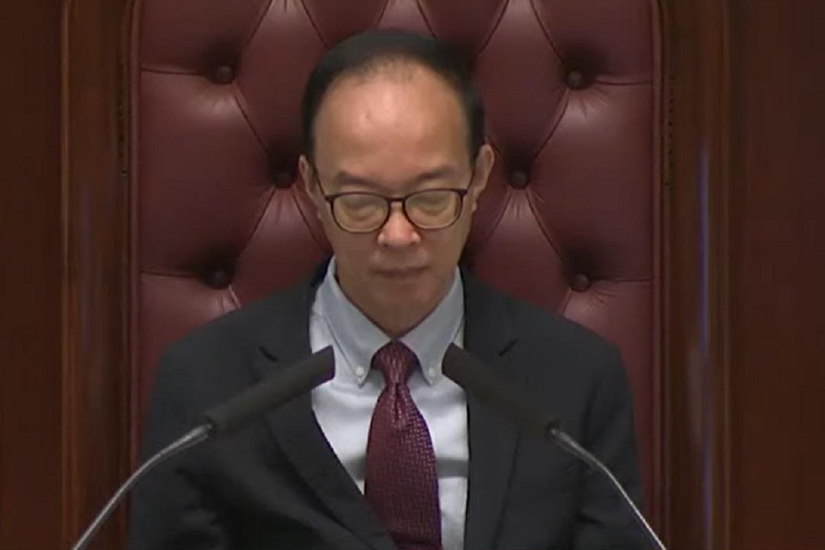 馬逢國今日做立法會大會代主席嗰時，又唔小心瞓着咗。(立法會直播截圖)