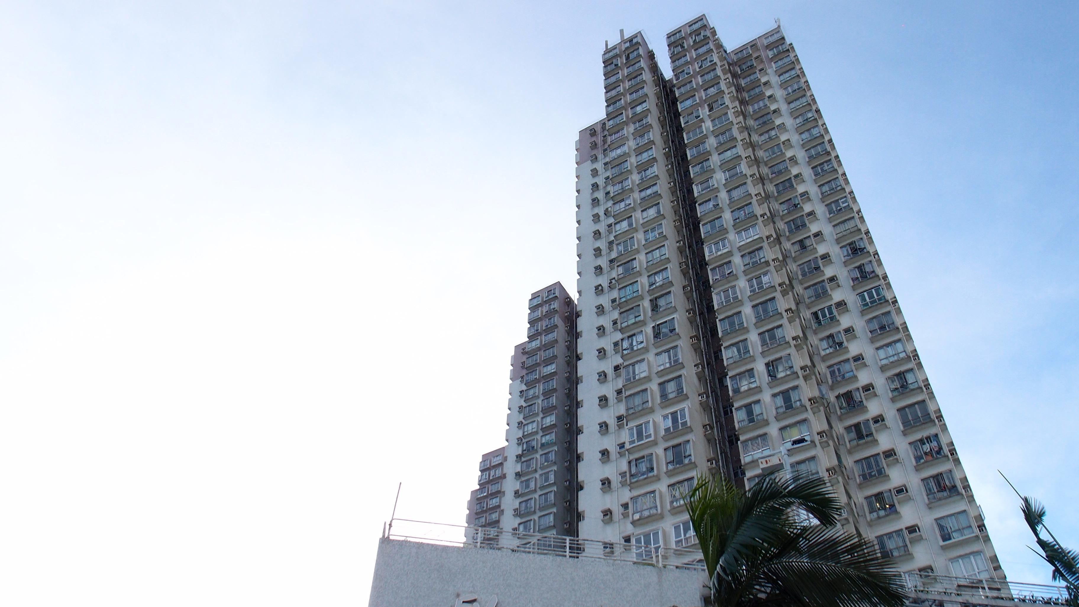 屯門啟豐園兩房全海景戶，以443萬元易主，呎價1.07萬元，造價和呎價均創屋苑同類單位半年新低。